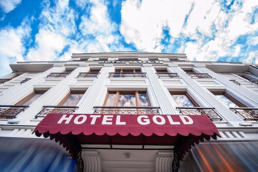 Gold Hotel