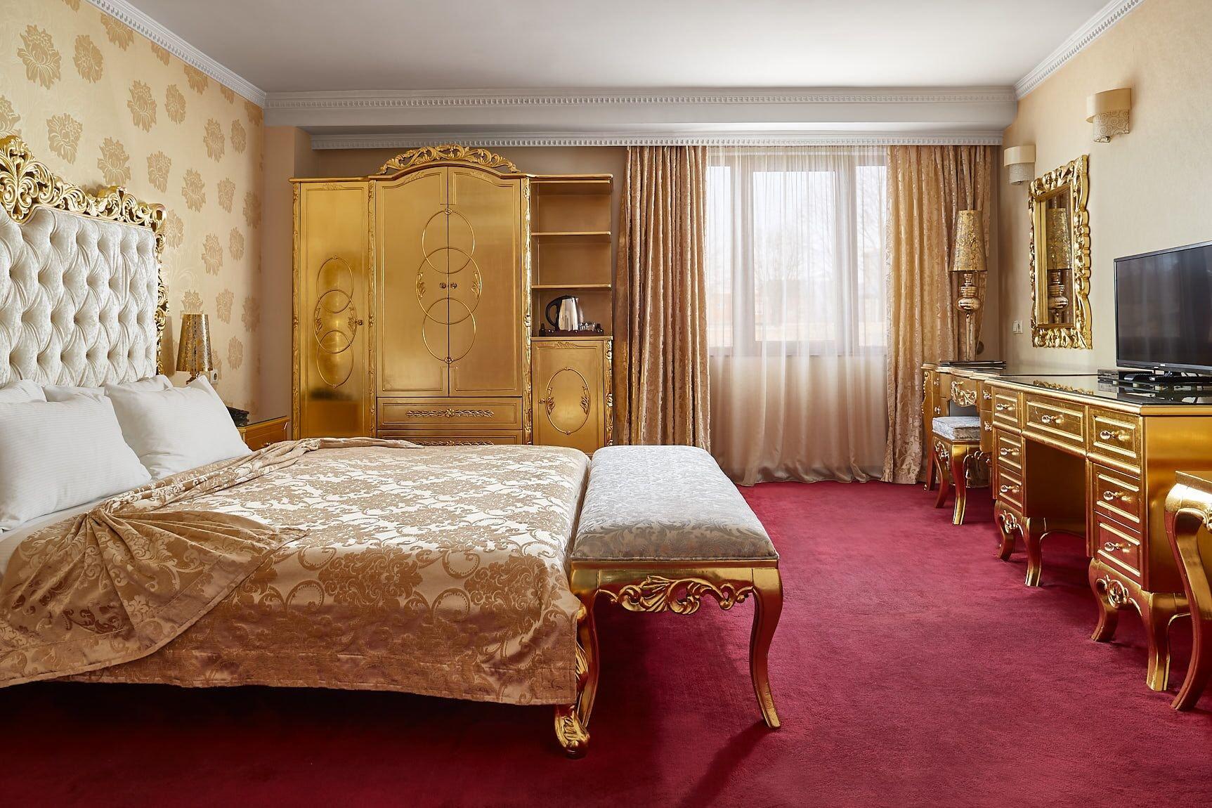 Gold Hotel